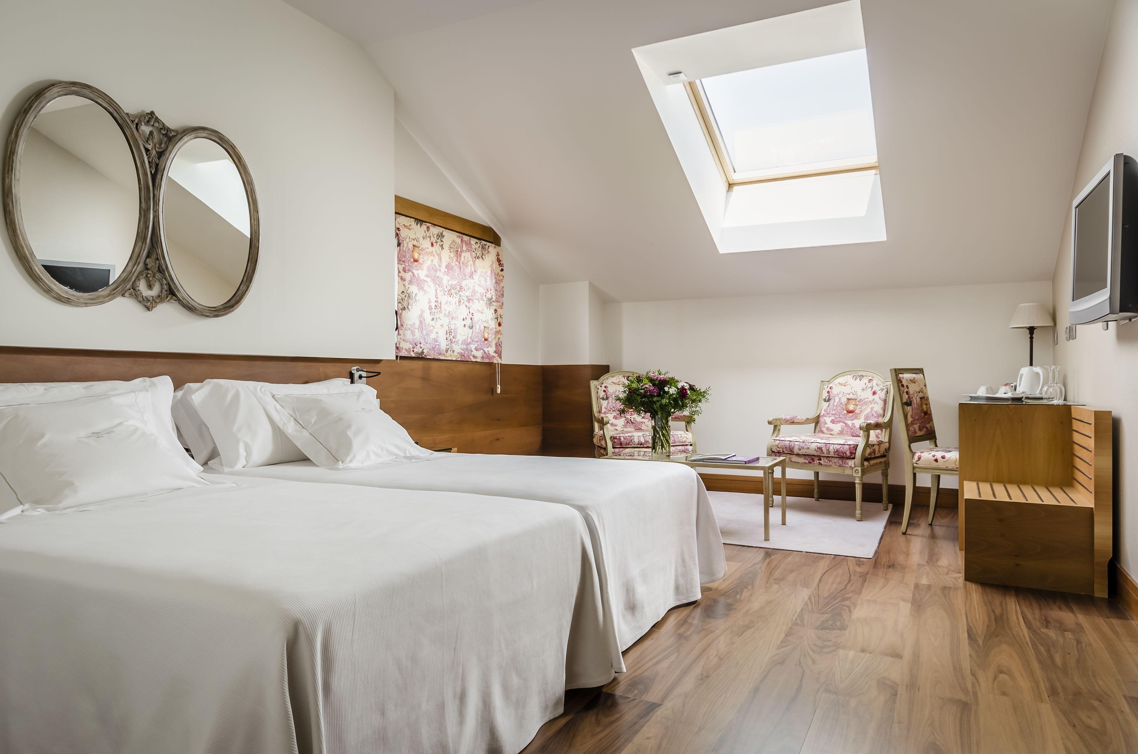 Deluxe Dormer Room